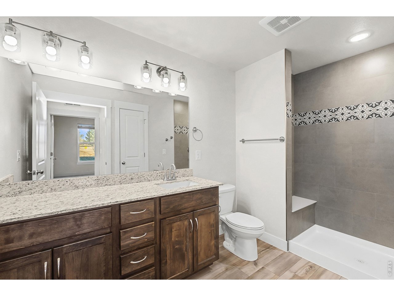 Property Photo 11 Primary bathroom 