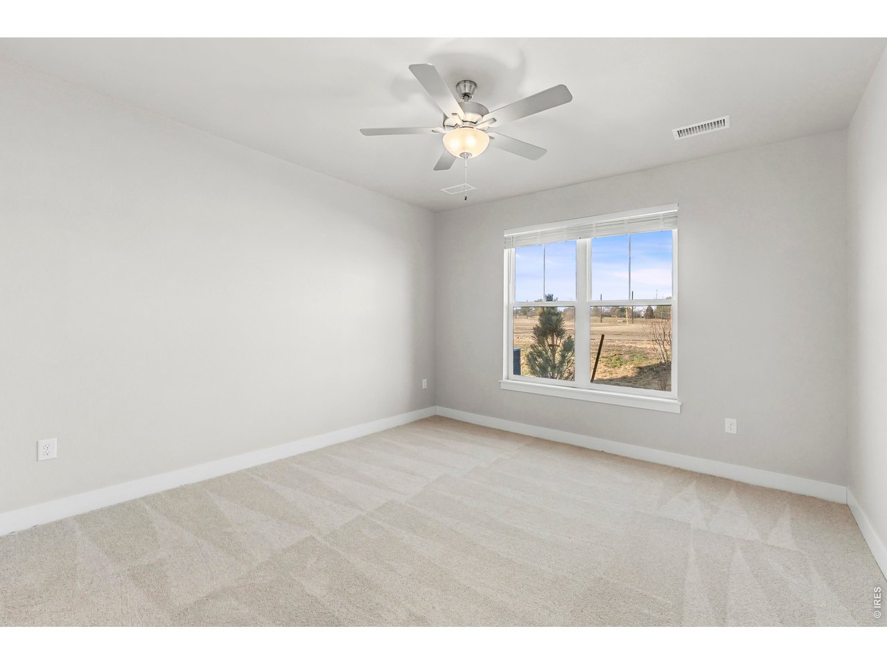 Property Photo 11 Ceiling fan included! 
