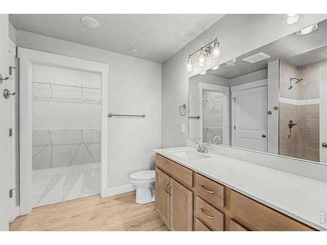 Property Photo 12 Primary bathroom