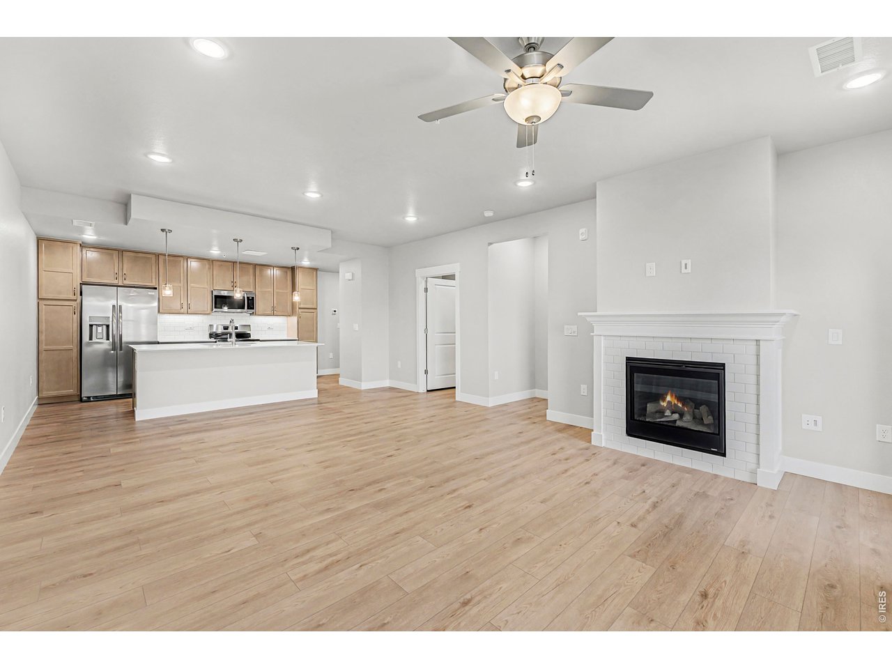 Property Photo 7 Fireplace & Ceiling fan included! 