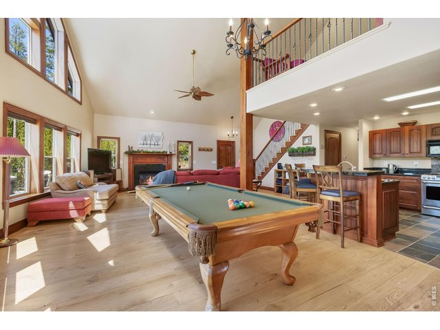 Property Photo 11 Open floorplan with combined Living, Dining and Kitchen