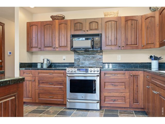 Property Photo 21 Gas Stove and lots of countertop space