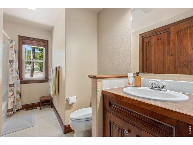 Property Photo 25 Main level full bathroom. Tub/shower combination and huge closet.