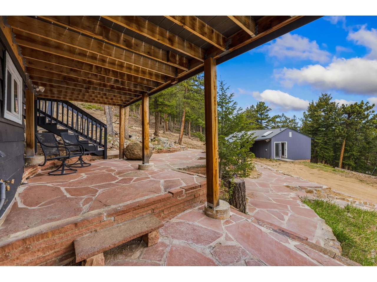 Flagstone patio