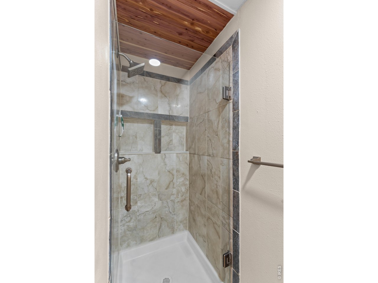 Ensuite tile shower