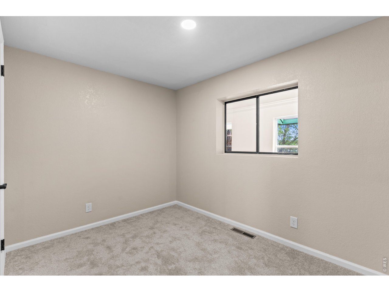 3rd Bedroom with new carpet and light.