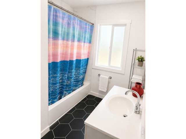 Property Photo 9 Shared bathroom