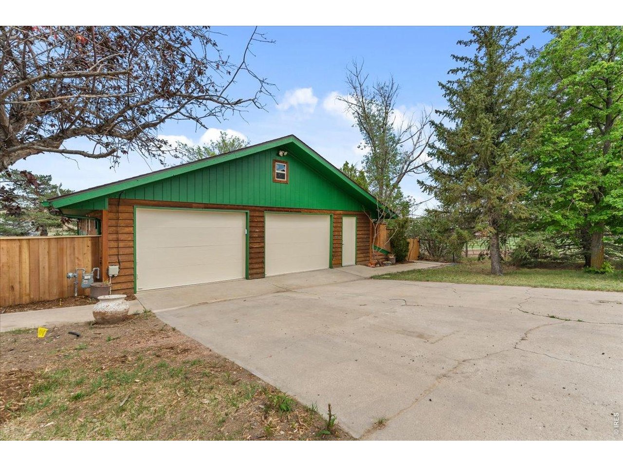 Attached 2 Car Garage with Parking