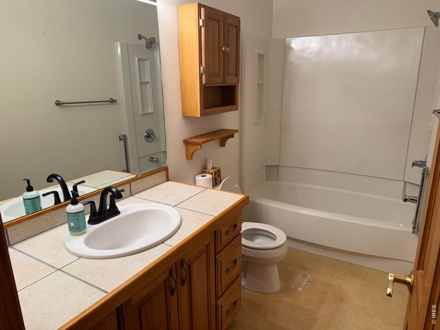 Property Photo 40 Main Bath