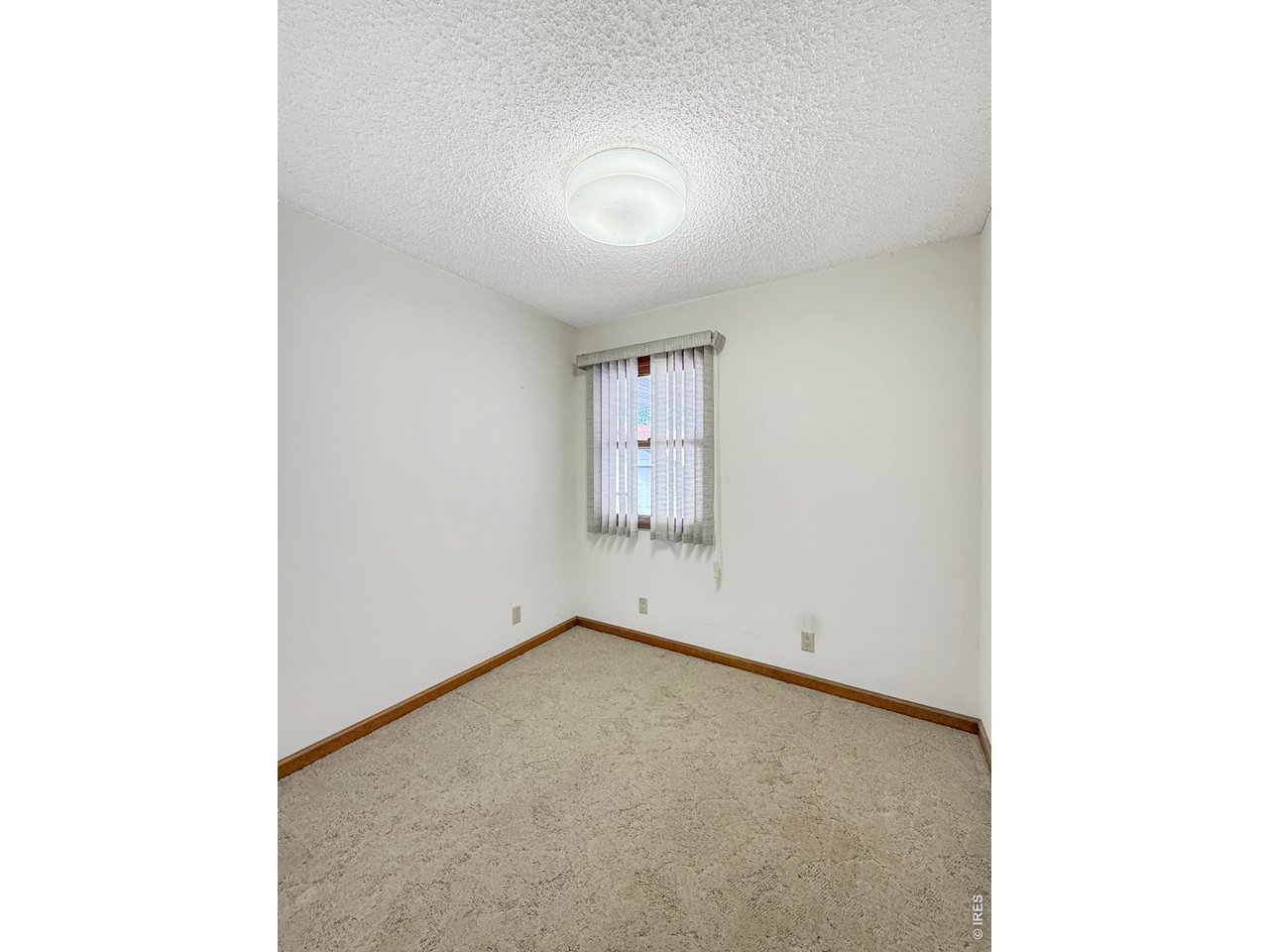 Office Space off of Kitchen/Dining
