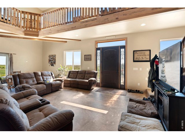 Property Photo 6 Open floorplan!