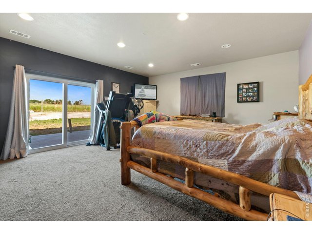 Property Photo 9 Primary suite