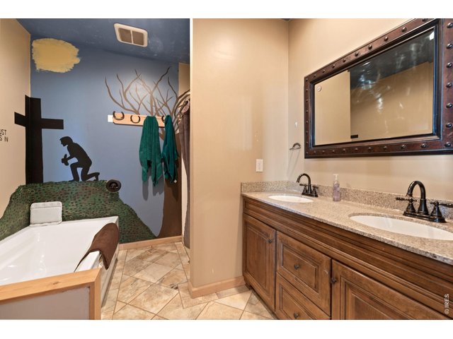 Property Photo 13 Full 5-piece guest bath