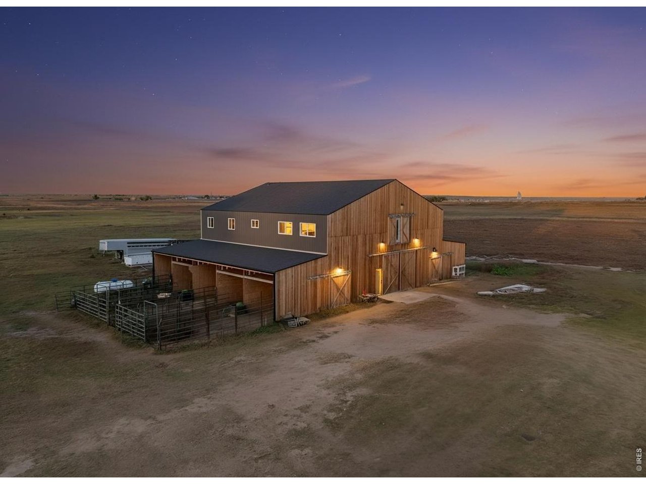 Showstopper barn, horse ready!