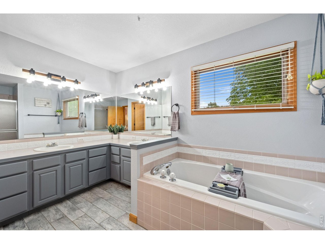 5-piece primary bath