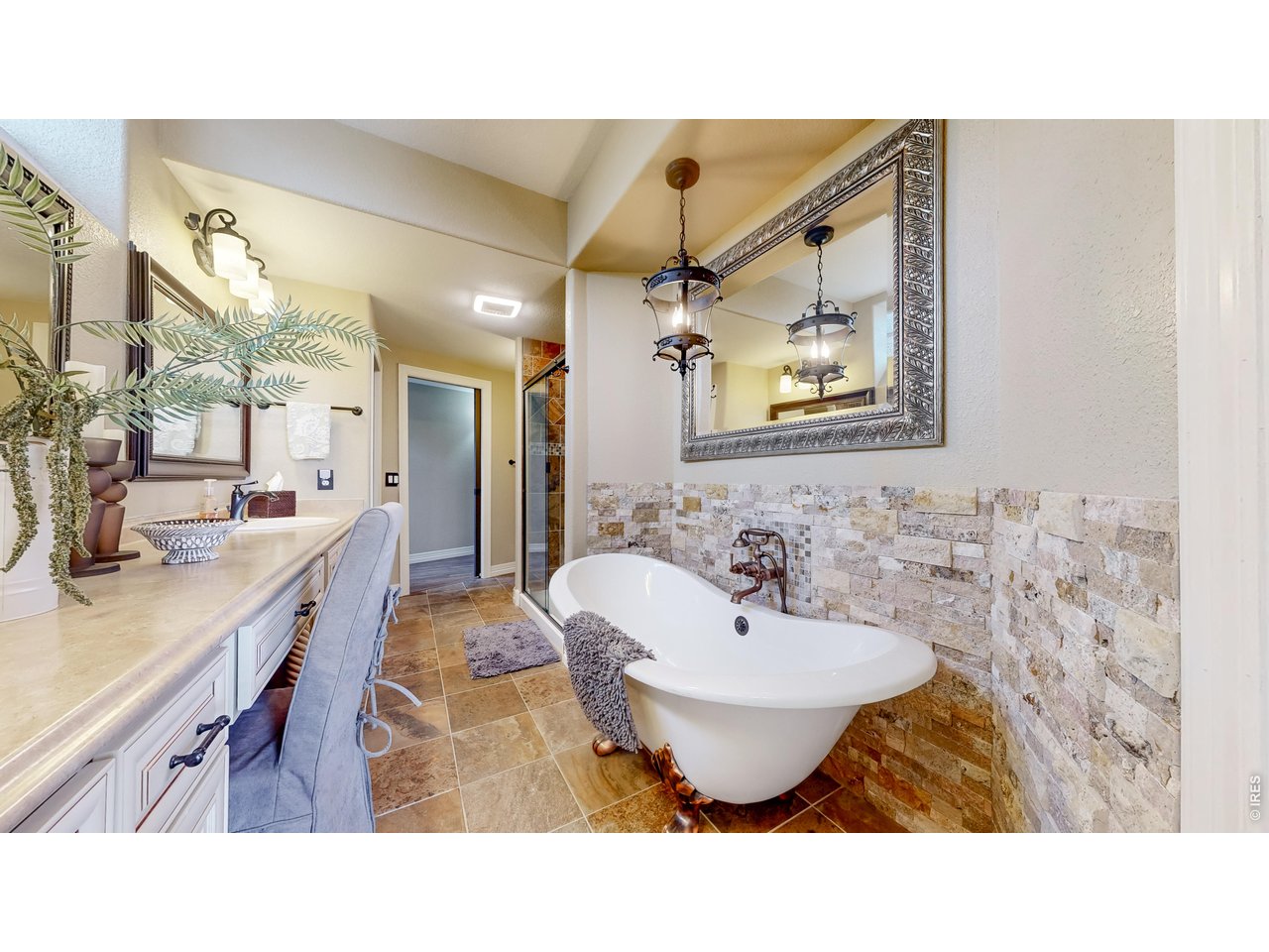Lower Level Bath