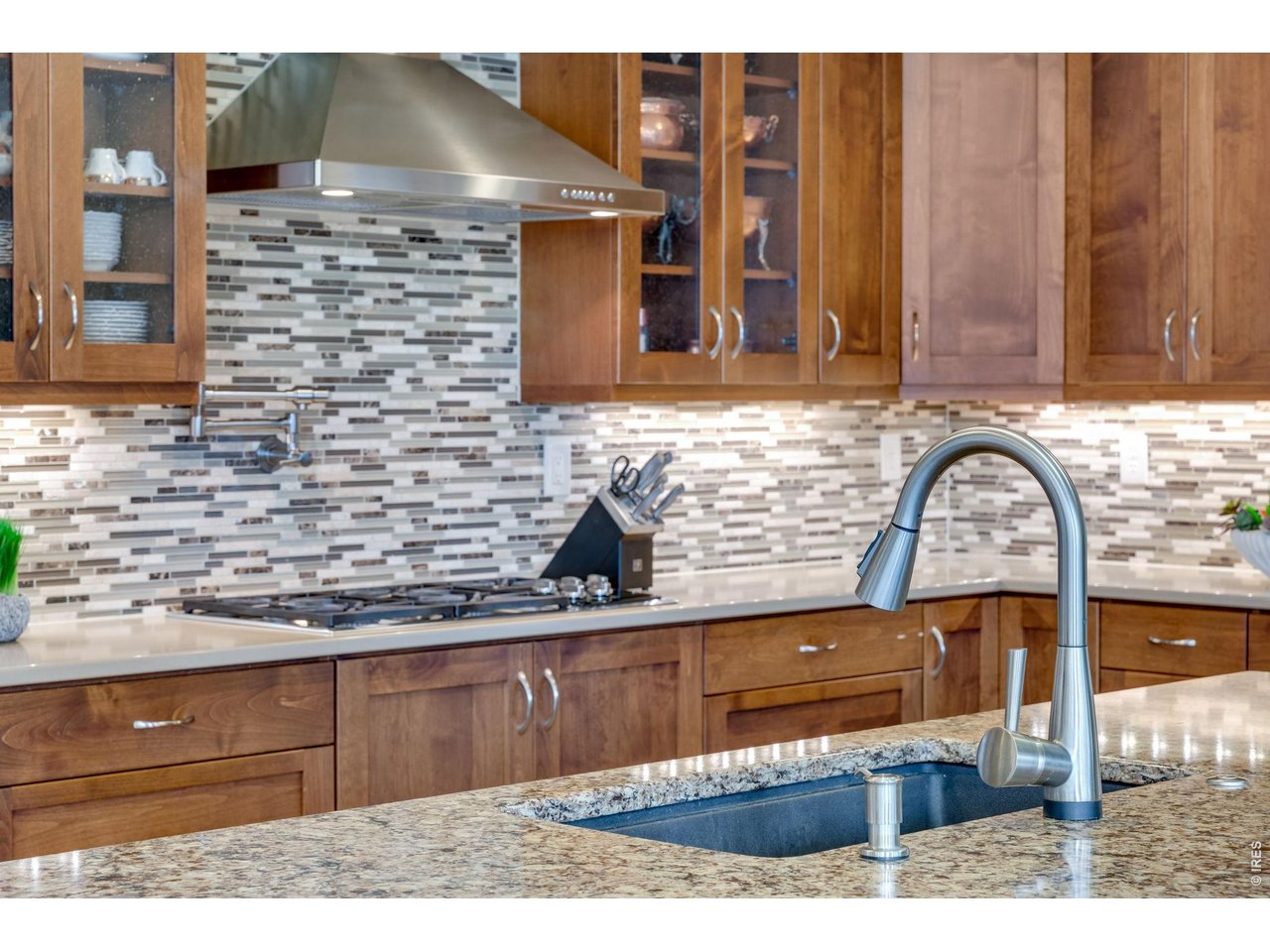 Convenient Hot water arm, exterior vented hood. Composite sink, All upgraded Kitchen aid appliances!