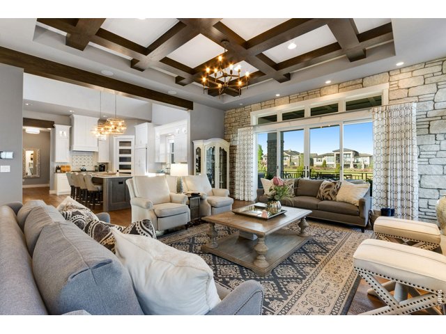 Property Photo 18 Beamed ceilings