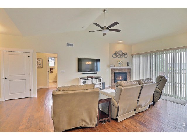 Property Photo 8 Cozy Living Room 