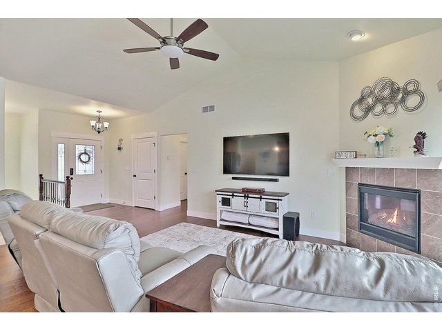 Property Photo 9 with Gas Fireplace