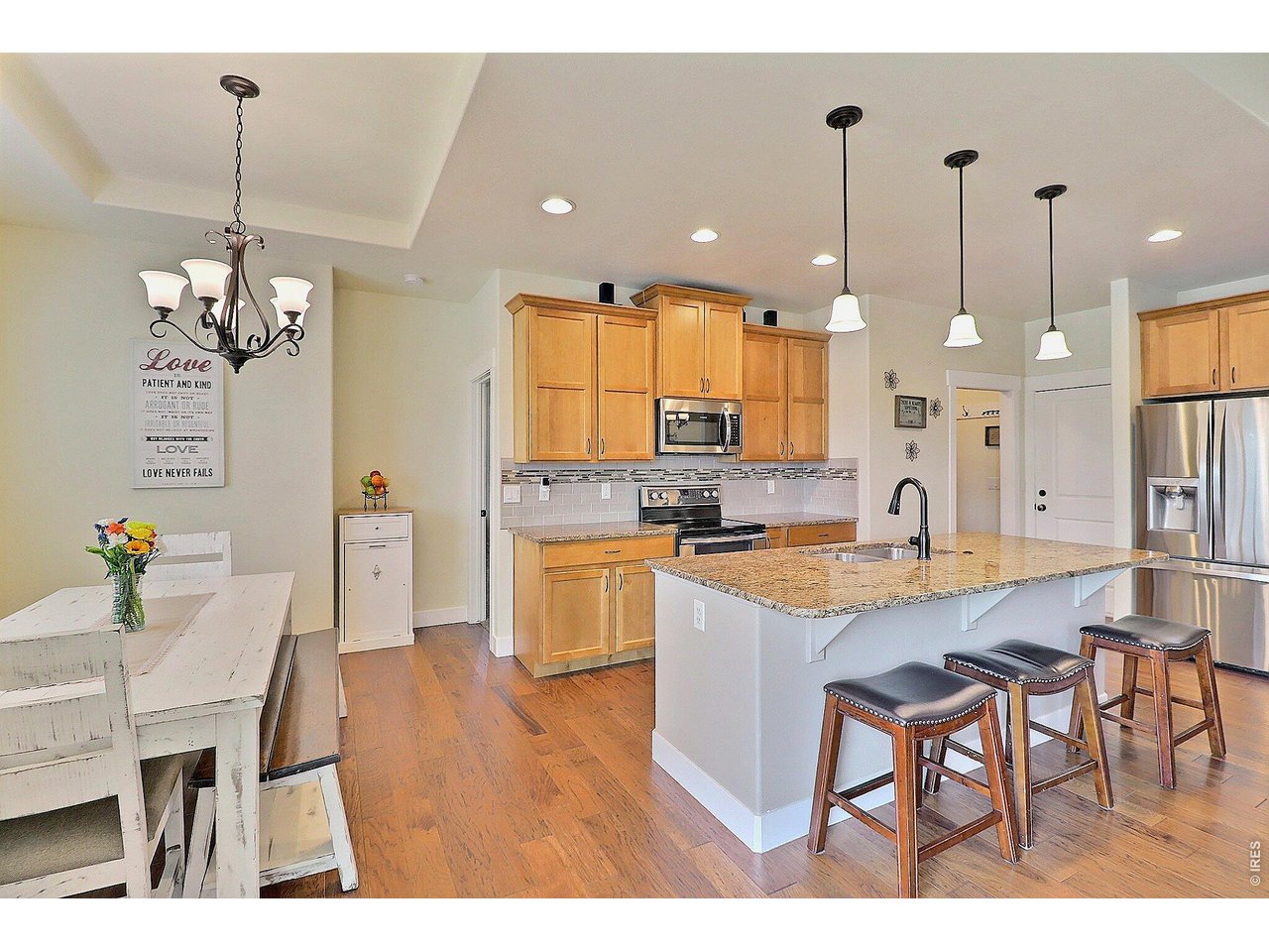 Island Has Breakfast Bar