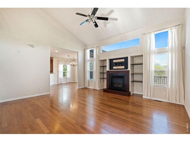 Property Photo 8 Livingroom