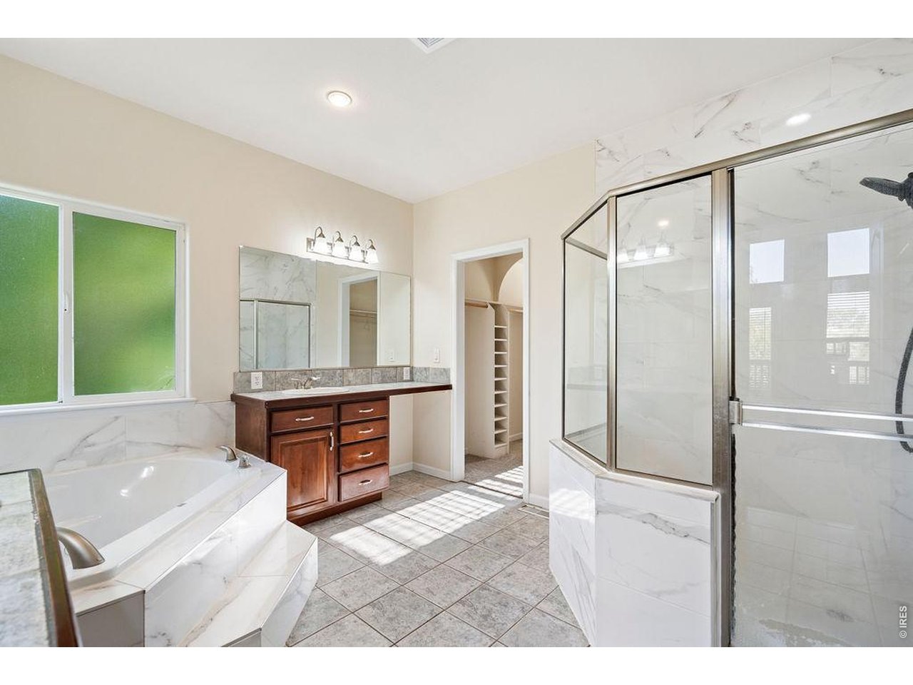 Property Photo 19 Primary 5 Piece Bathroom
