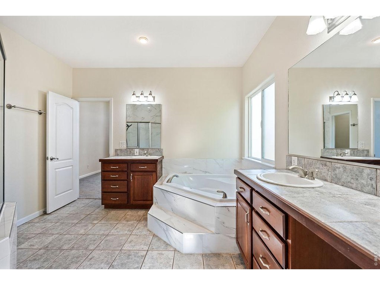 Property Photo 20 Primary 5 Piece Bathroom