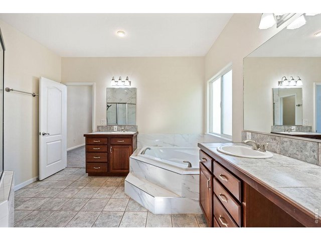 Property Photo 20 Primary 5 Piece Bathroom