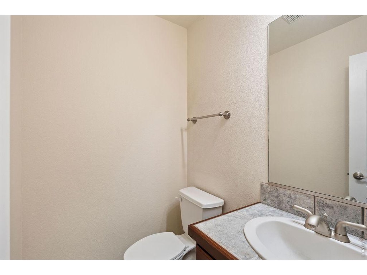 Property Photo 21 1/2 Bathroom