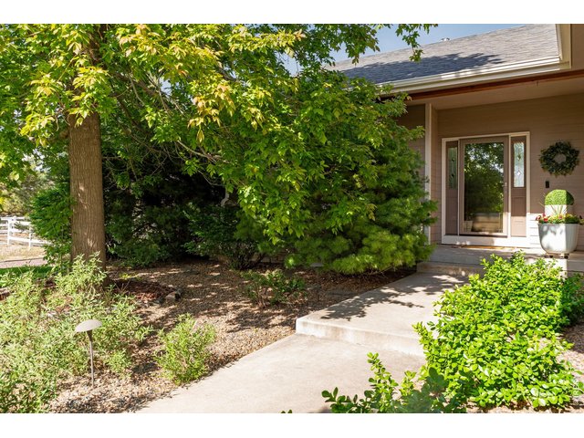 Property Photo 44 Pretty covered front porch 