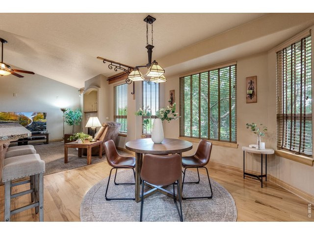 Property Photo 25 Dining has large bay window, fresh paint comfortable and ready to enjoy! 