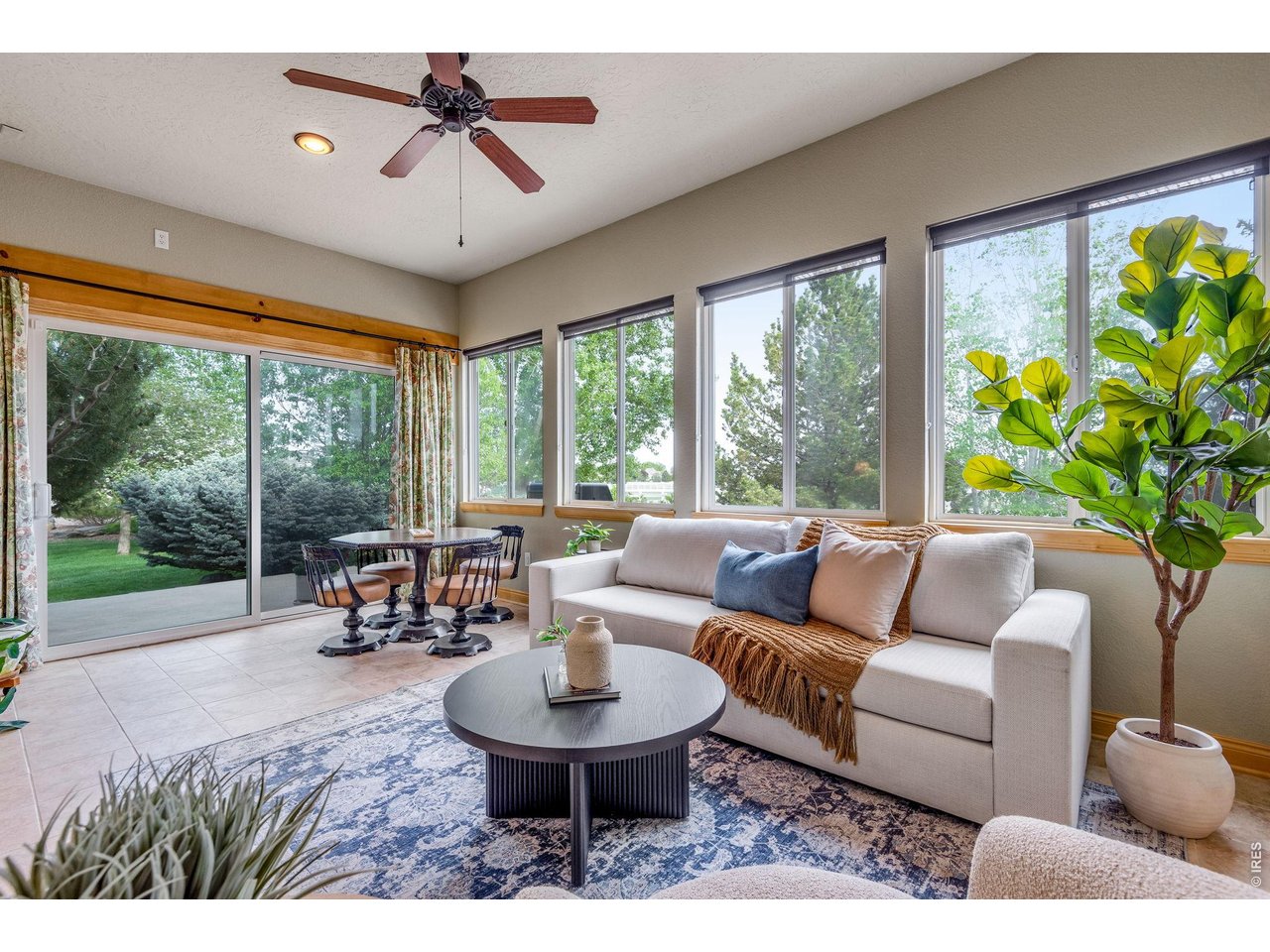 Wow, phenomenal space, Oversized 8-0' glass slider - incredible office area or overall flexspace. 