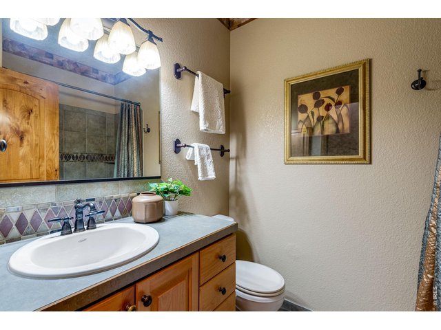 Property Photo 42 Full Secondary bathroom. 