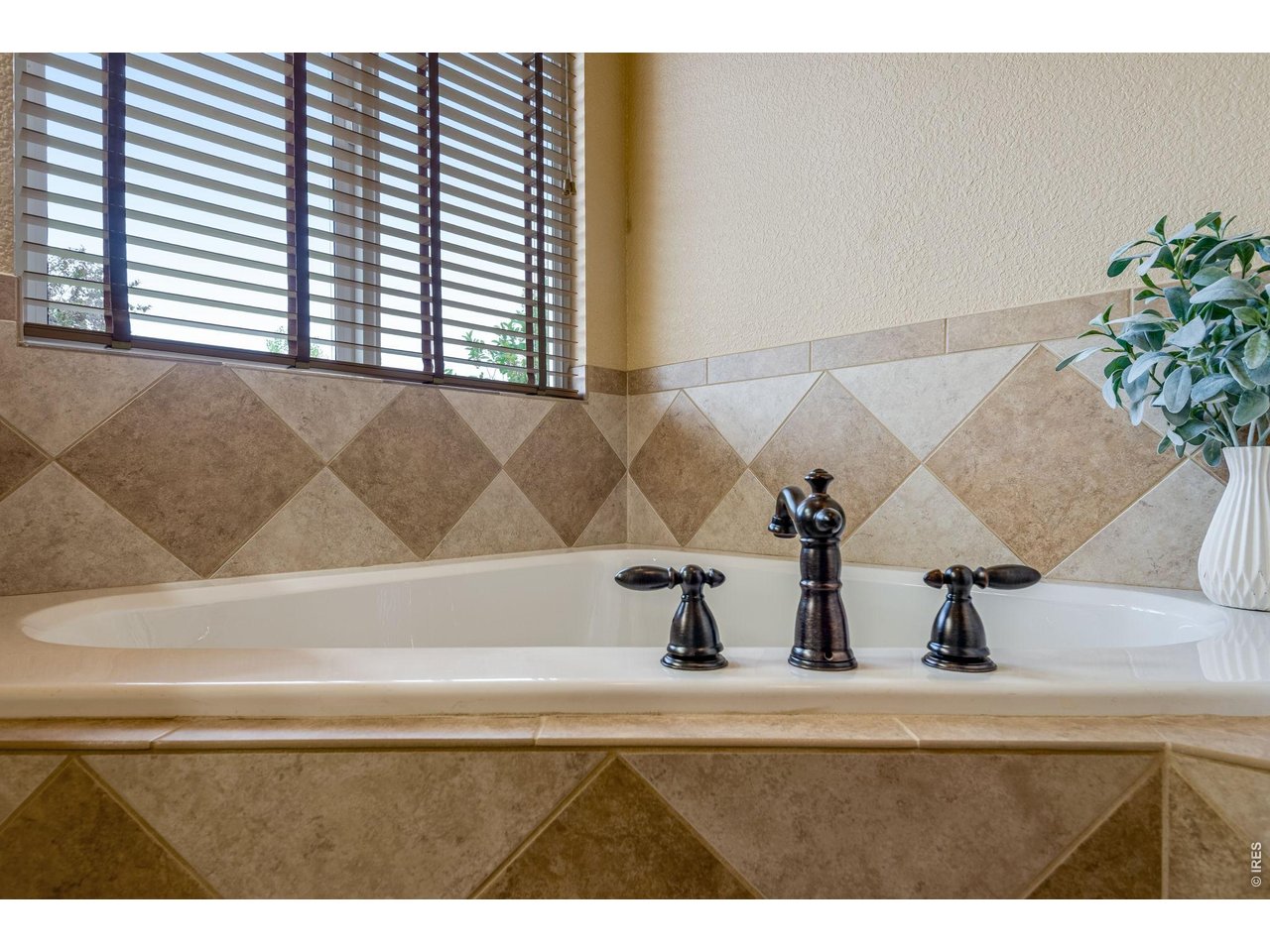 Primary Garden tub