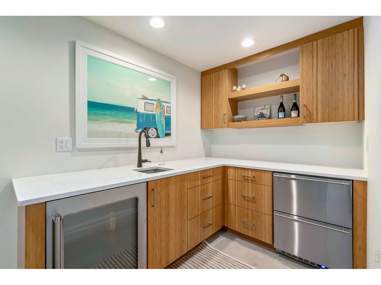 Basement level bar area - perfect for entertaining!