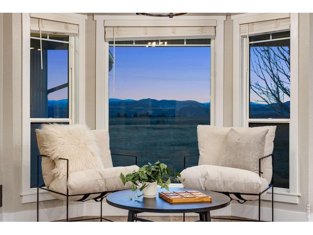 Property Photo 30 Spacious breakfast nook