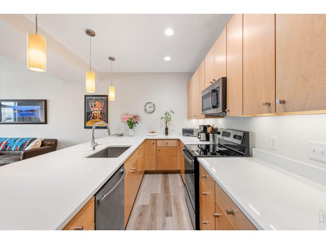 Property Photo 5 Large kitchen peninsula that easily seats 5