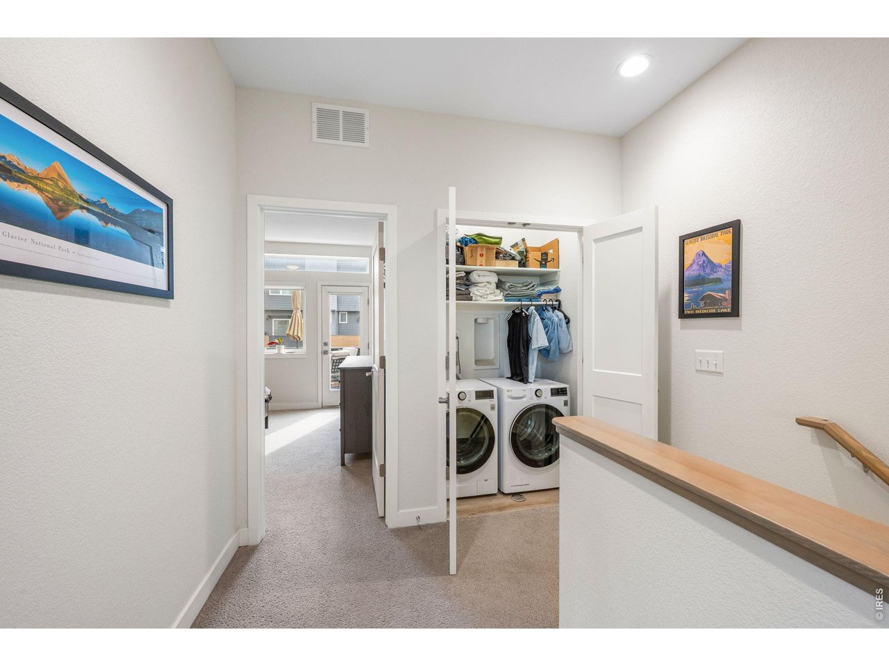 High-end washer/dryer included