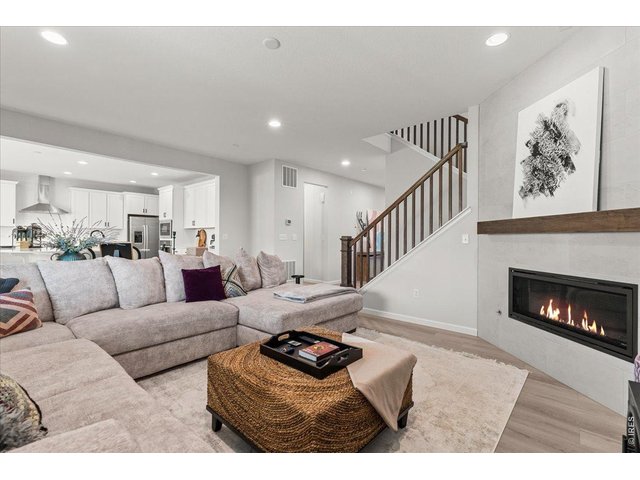 Property Photo 9 Family room w/ gas fireplace 