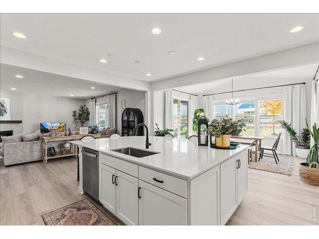 Property Photo 19 Open floor plan 