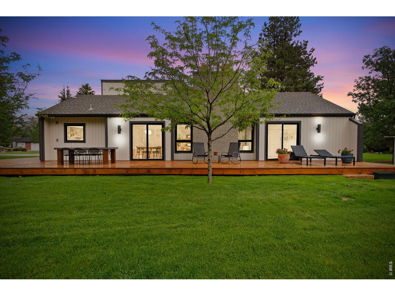 Welcome to 1305 Lindenwood Access to neighborhood lake, enjoy fishing, swimming, paddleboarding, boating, and more