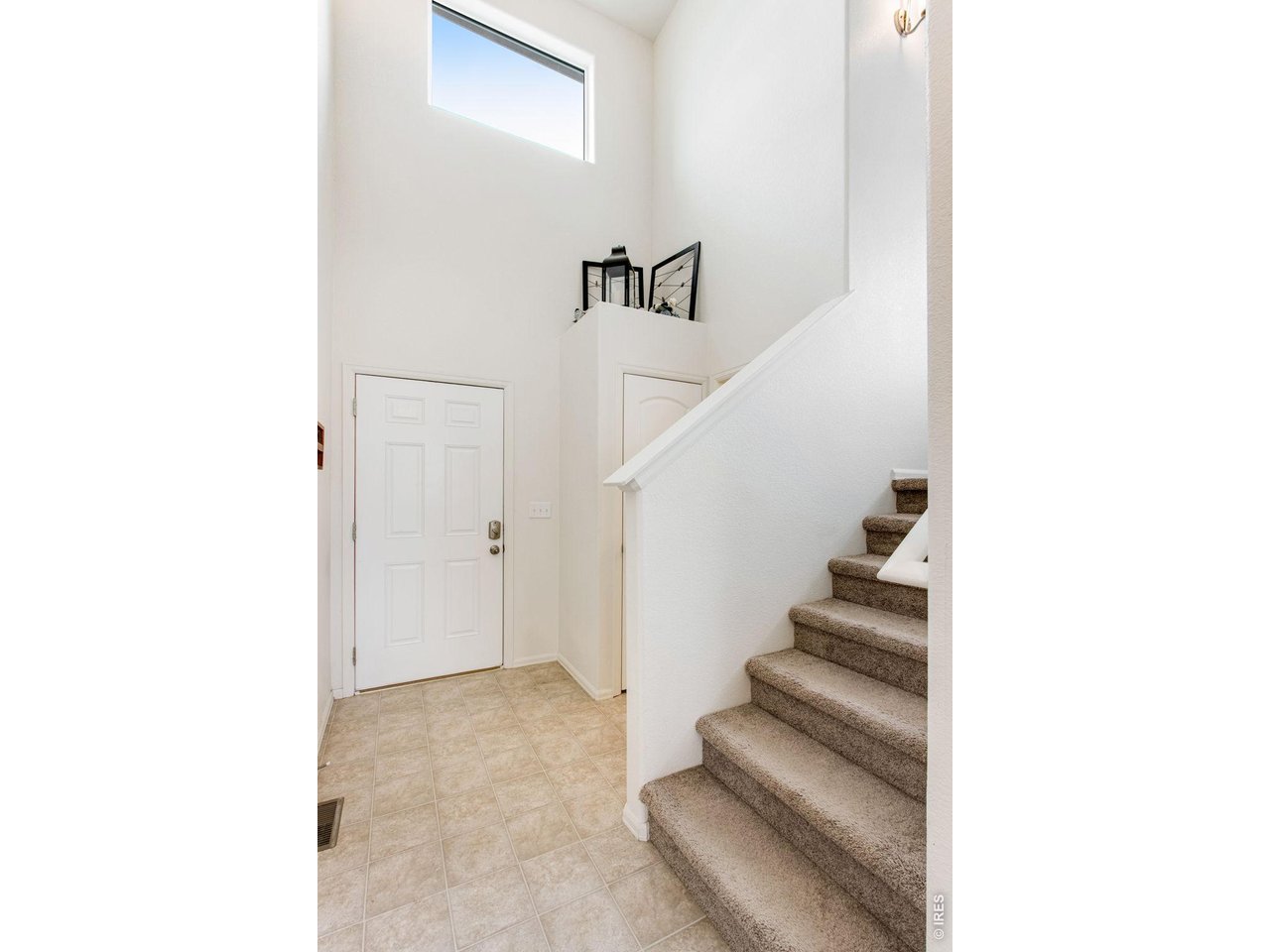 Light and bright entryway