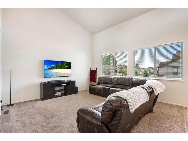 Property Photo 11 Living room