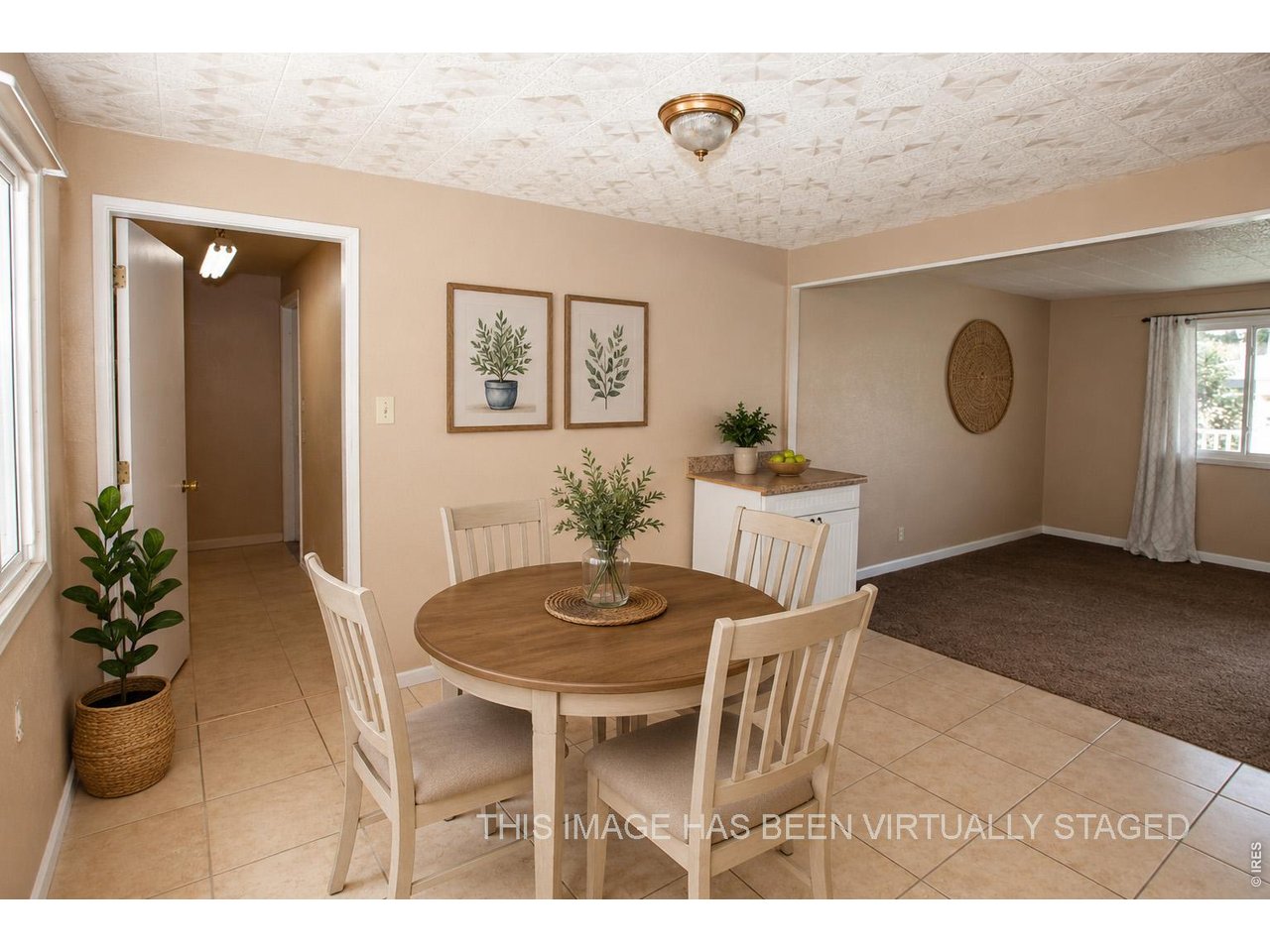 Dining-virtually staged
