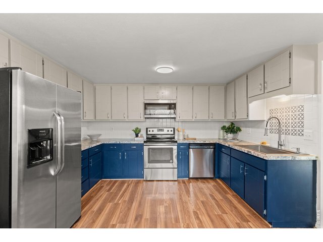 Property Photo 13 Beautifully updated kitchen