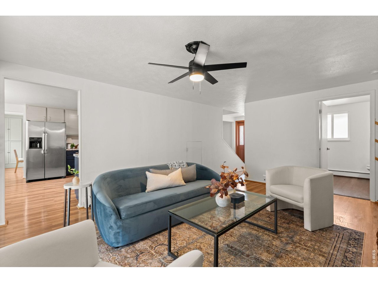 Spacious living room