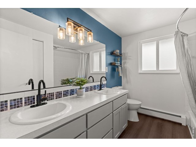Property Photo 28 Full bath on the upper level