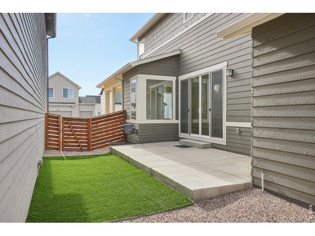 Property Photo 26 Low maintance side yard
