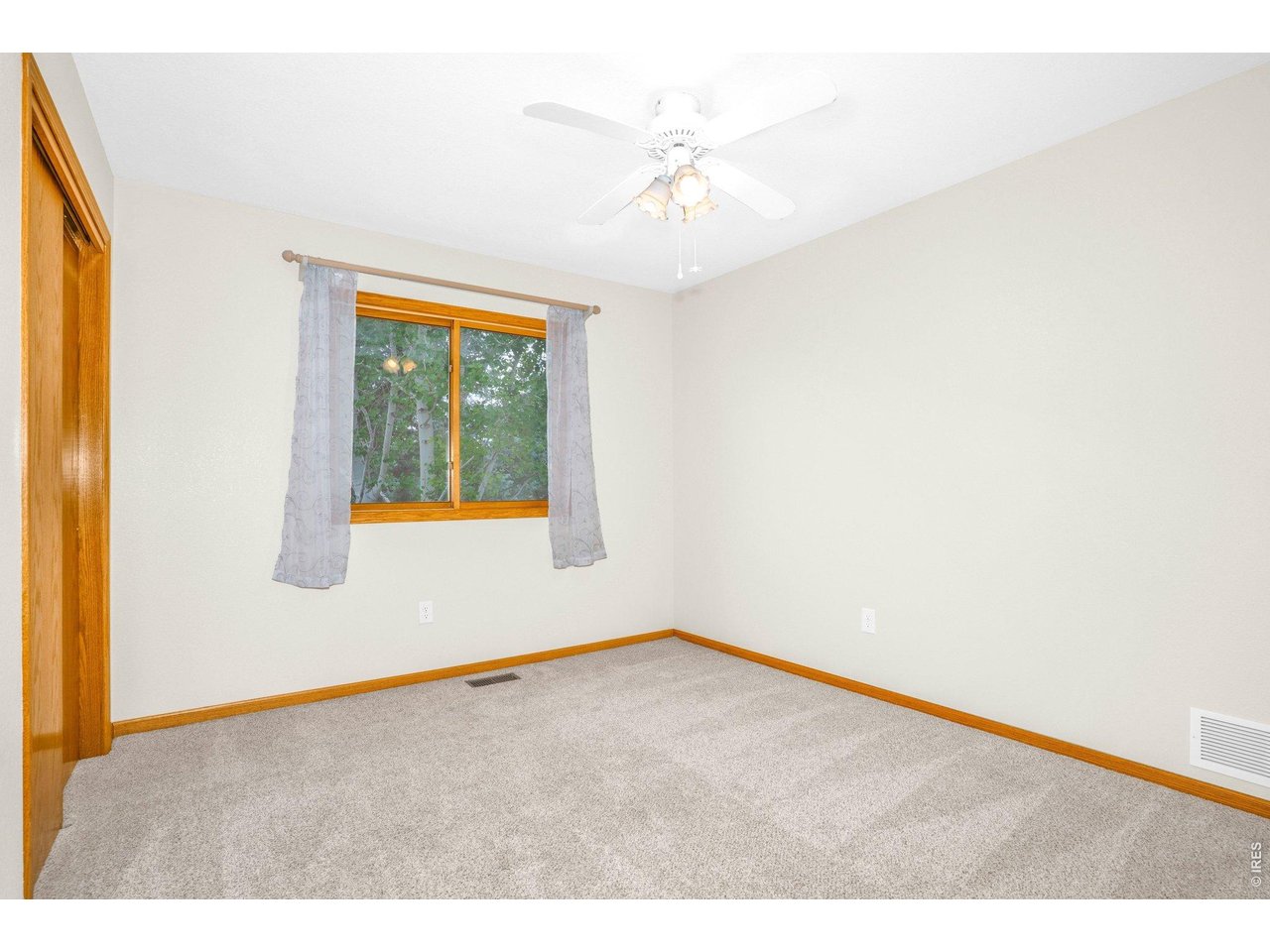 The 3 other bedrooms upstairs all conform and are spacious (2nd bedroom)